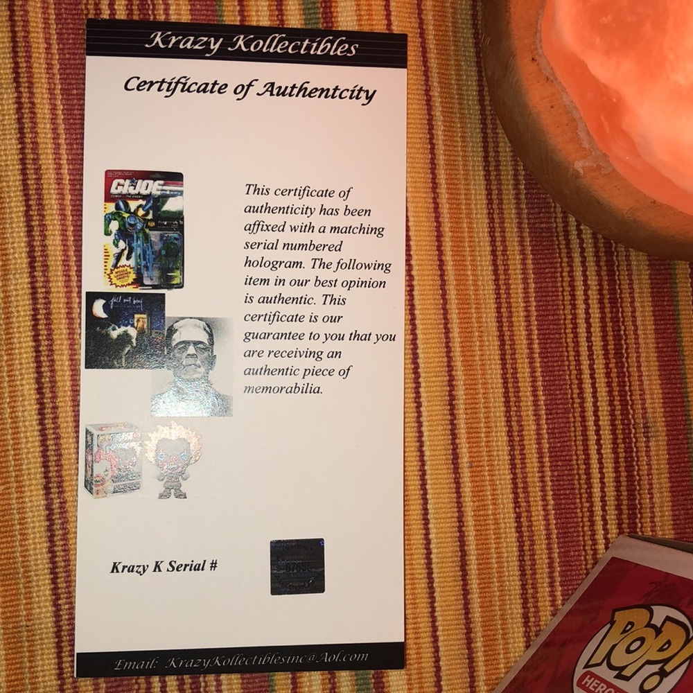Funko Autographed HARLEY QUINN & Hoodie - Picture 10 of 10
